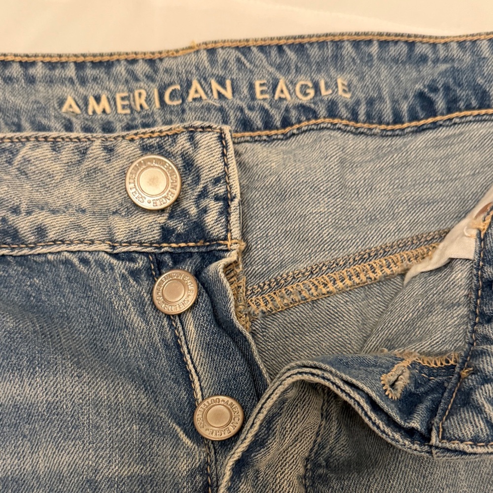 Tomgirl American Eagle Outfitters Light Blue Distressed Jeans - Picture 4 of 7